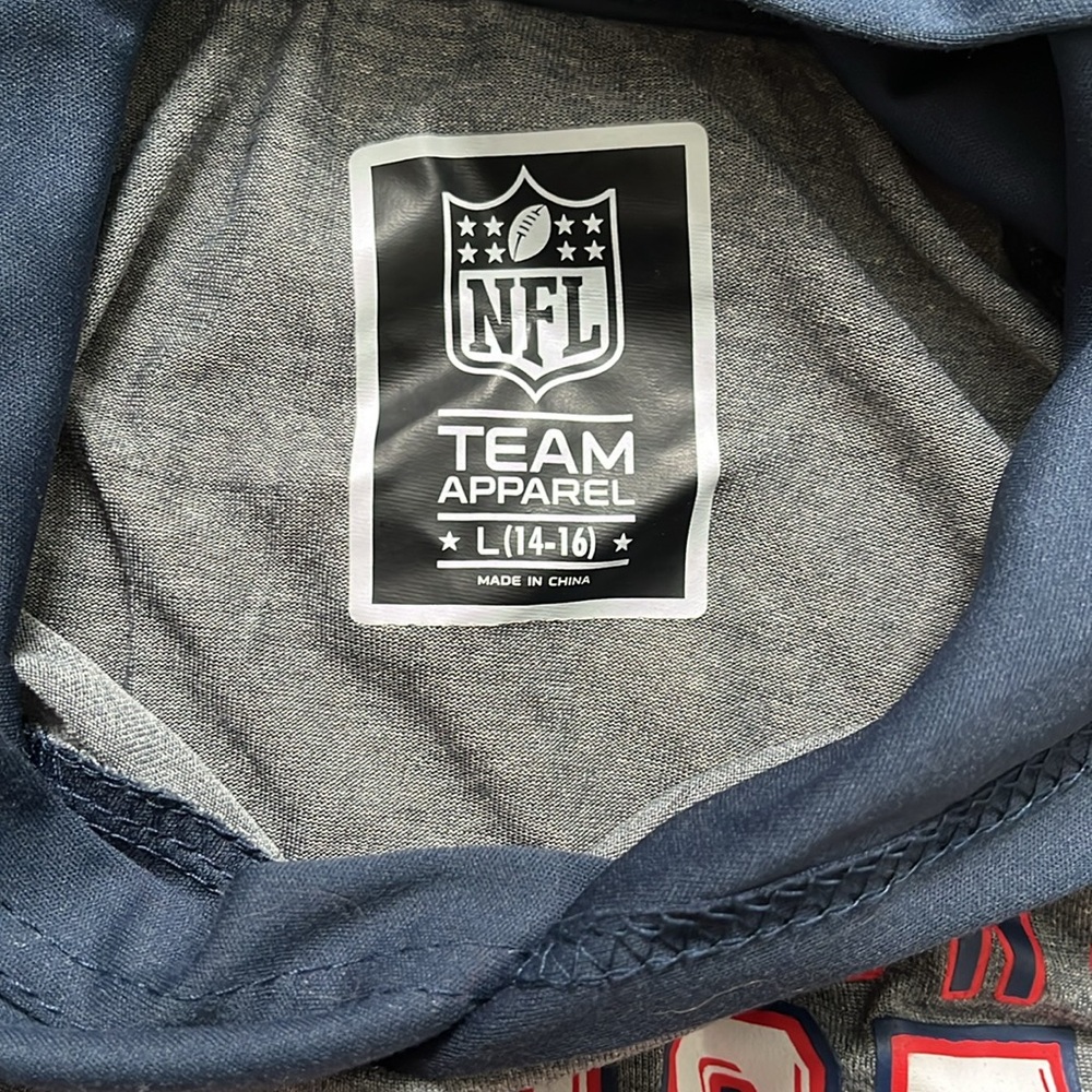 New England Patriots Lightweight Hoodie - Picture 3 of 6